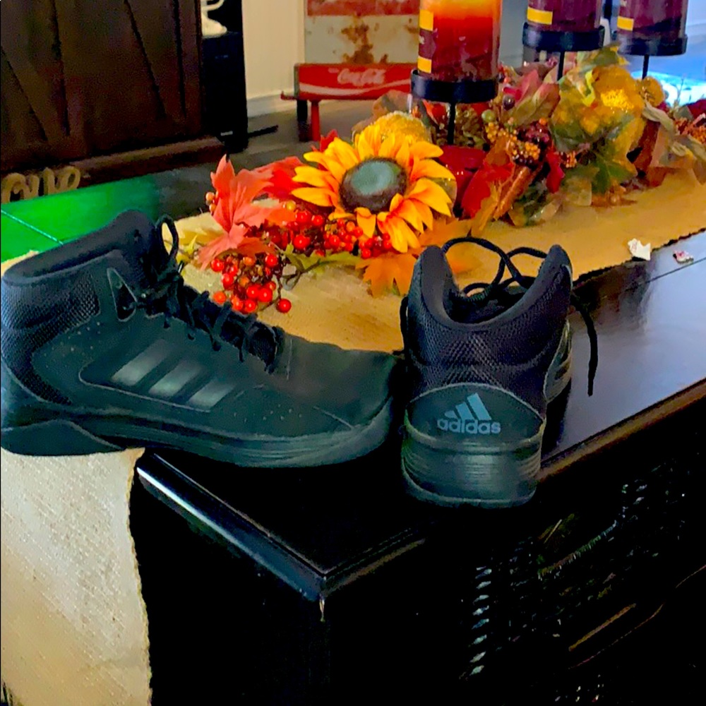 Adidas Hightop boys size 6 fits ladies 71/2-8